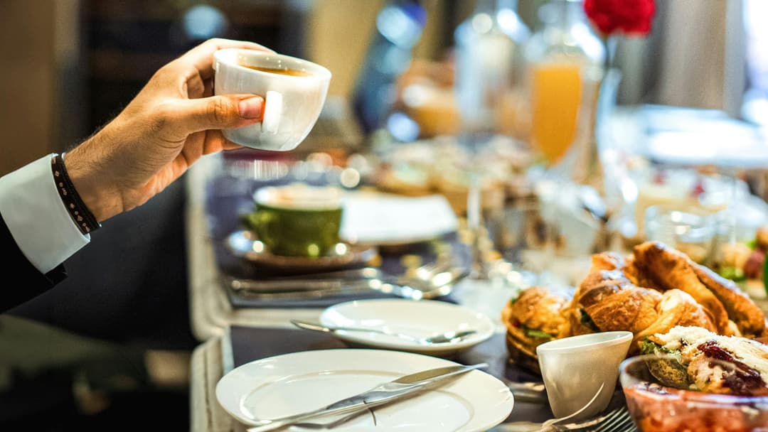 Adquisición en la hospitalidad: Cómo reducir costos y mejorar la calidad