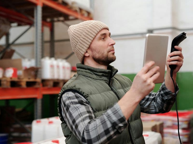 15 usos reales de la IA en la cadena de suministro (2025)