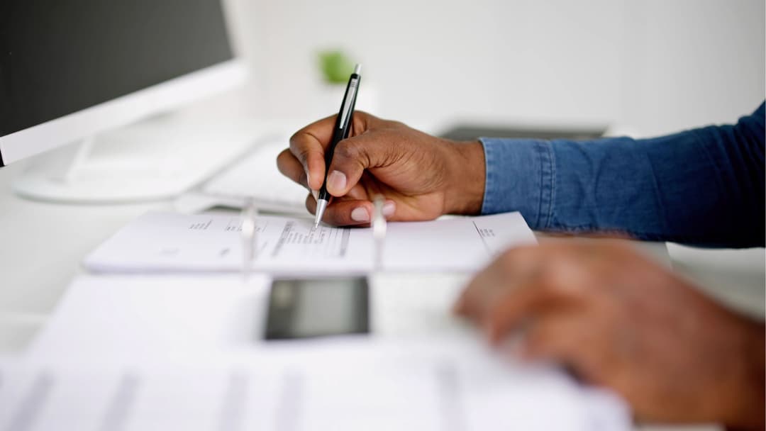 ¿Qué es el Registro de Manufactura por Lotes? (Con Ejemplos)